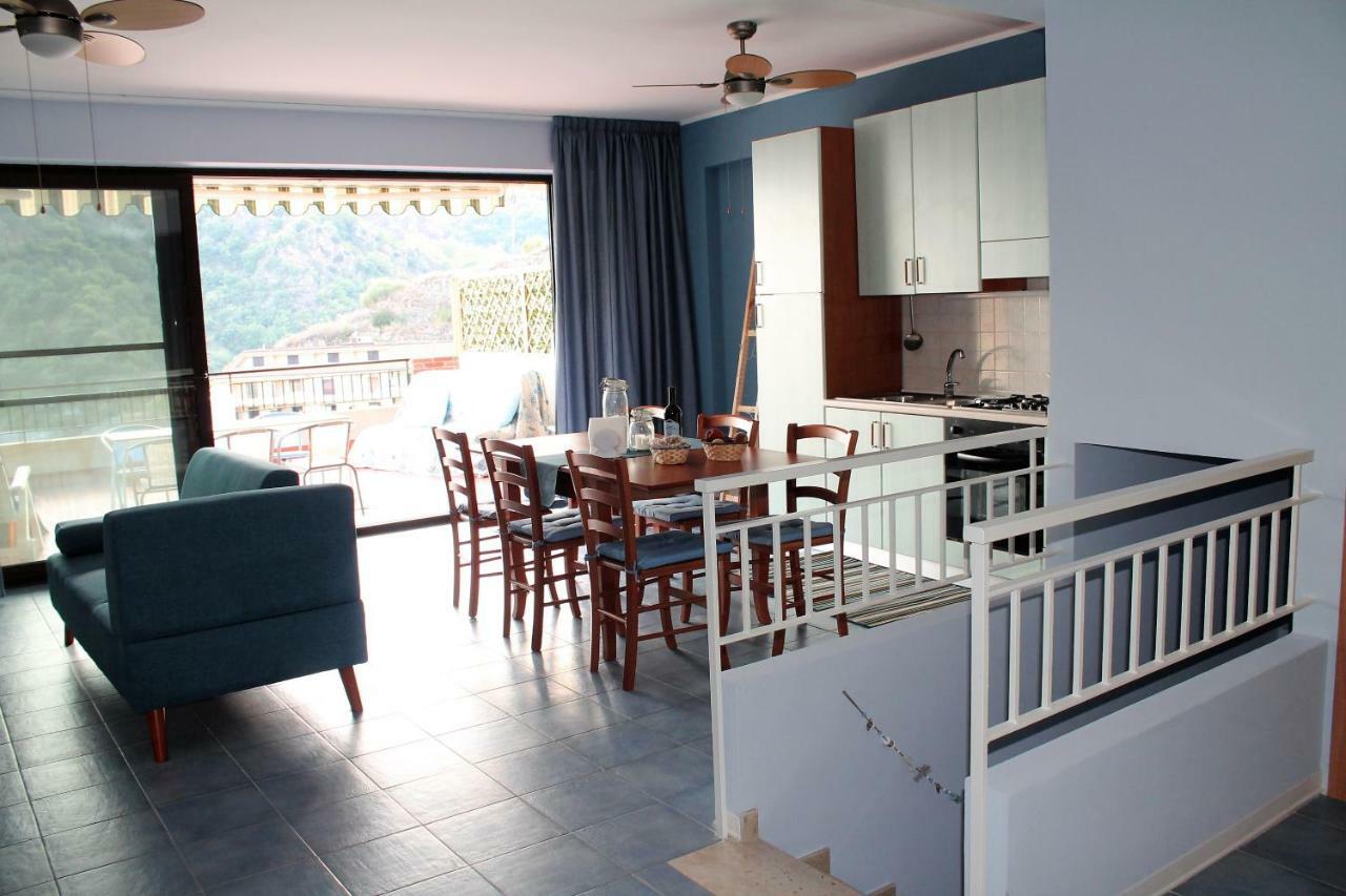 Light Blue House Apartment Letojanni Bagian luar foto