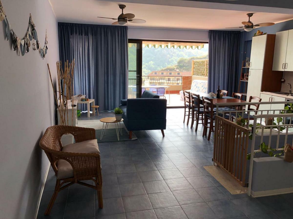 Light Blue House Apartment Letojanni Bagian luar foto